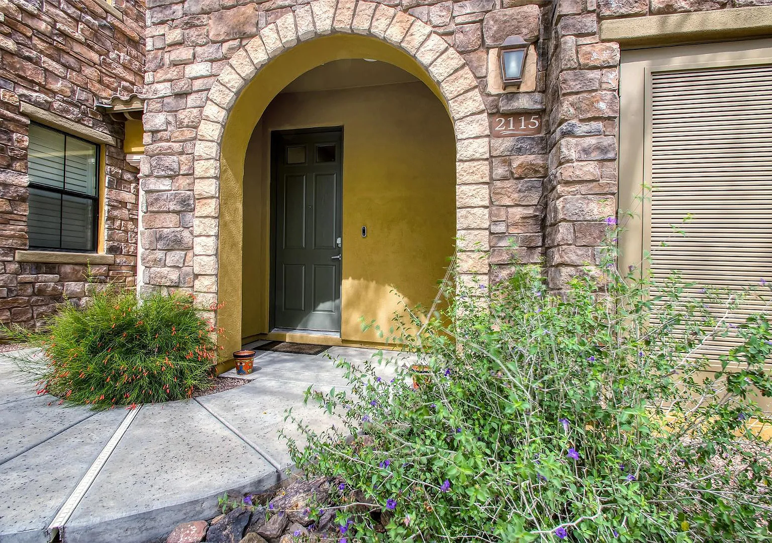2 bed, 2.0 bath, 1356 sqft, $3,600 — Photo 2