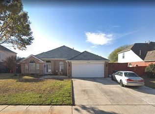 704 Oakridge Dr, Lake Dallas, TX 75065