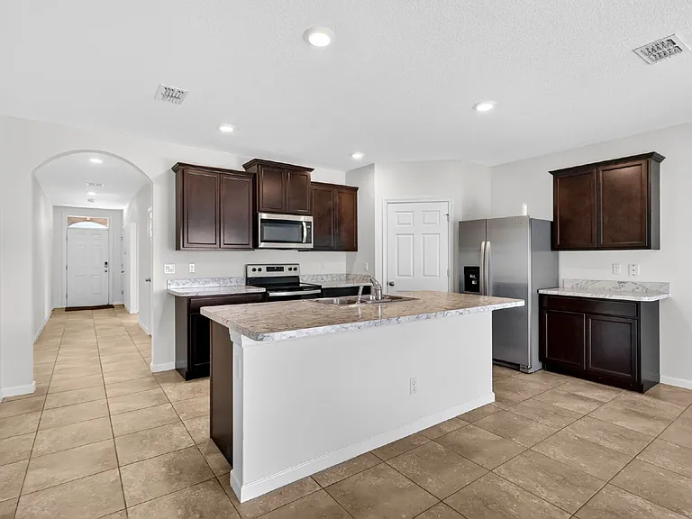 393 SW Tarra Ave — Photo 12