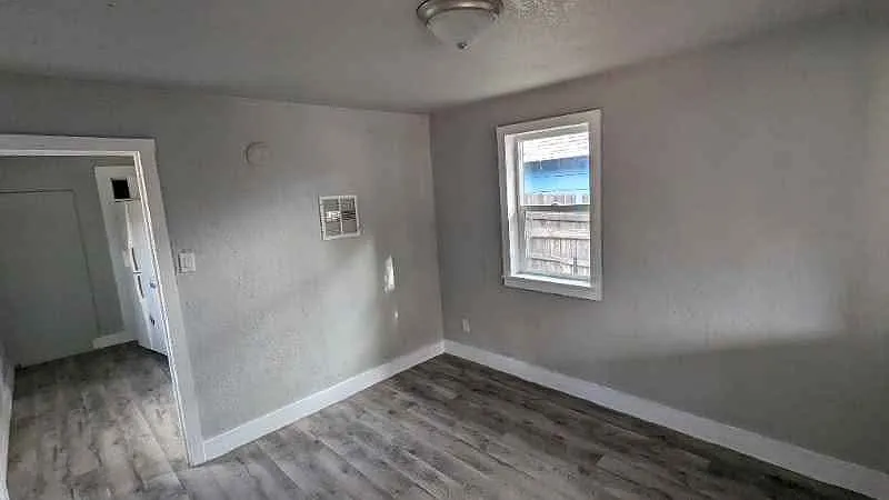 1 bed, 400 sqft, $875 — Photo 3
