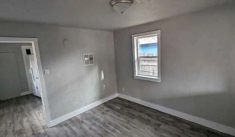 1232 Rio Grande Ave — Photo 3