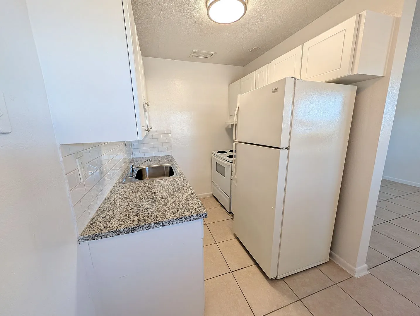 466 Sunshine Dr — Photo 4