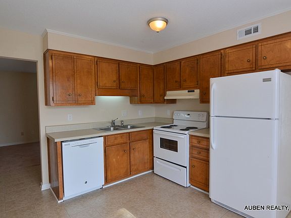 4th image of 2401 Walden Dr