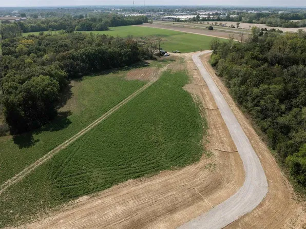 5840 Orchards Edge Ln, Quincy, IL 62305