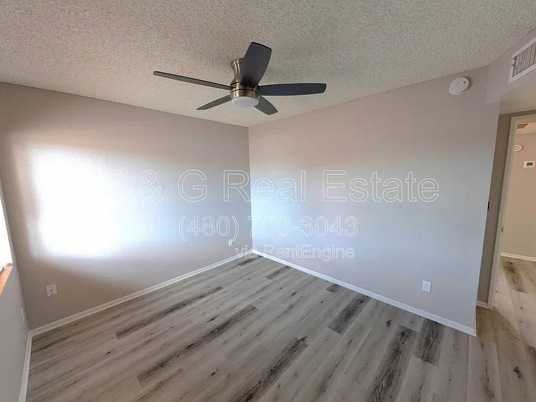 10713 W Campbell Ave — Photo 28