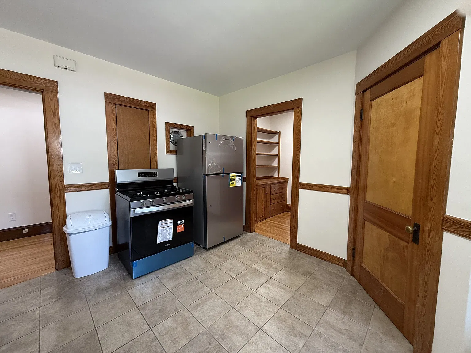 2 bed, 1300 sqft, $3,200 — Photo 2