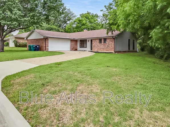 1329 E Windsor Dr, Denton, TX 76209