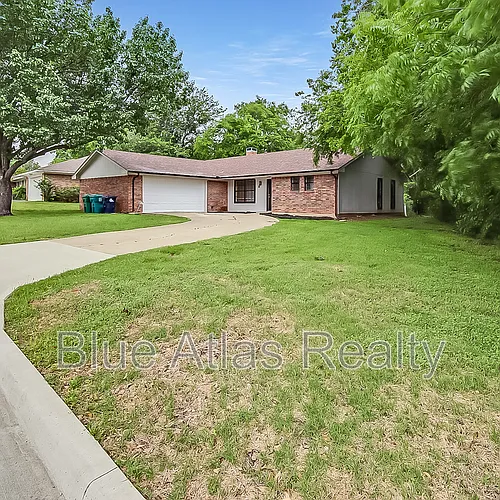 1329 E Windsor Dr Photo 1