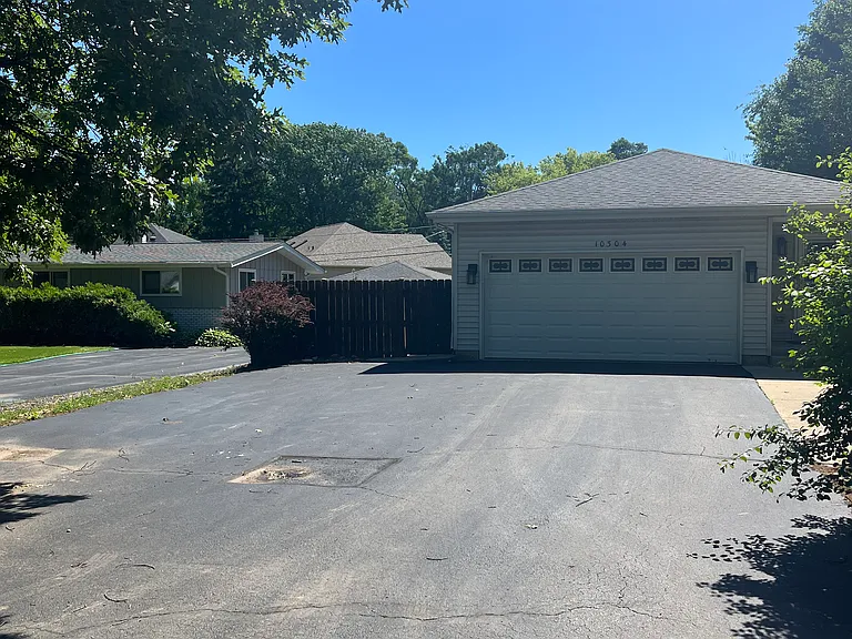 10304 Wilmette Ave — Photo 3