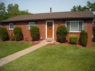 381 Springwood Dr, Verona, PA