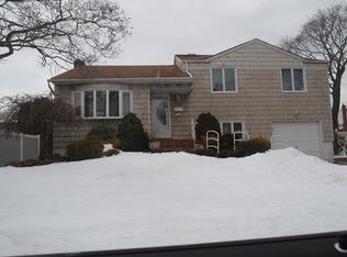 11 Walter Ave, Massapequa, NY 11758