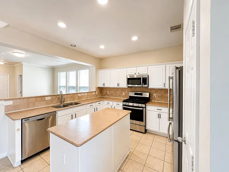 13119 Stratford Skies Ln — Photo 11