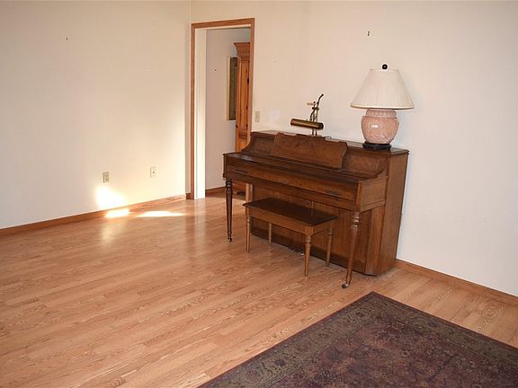 3rd image of 6260 Greenview Pl