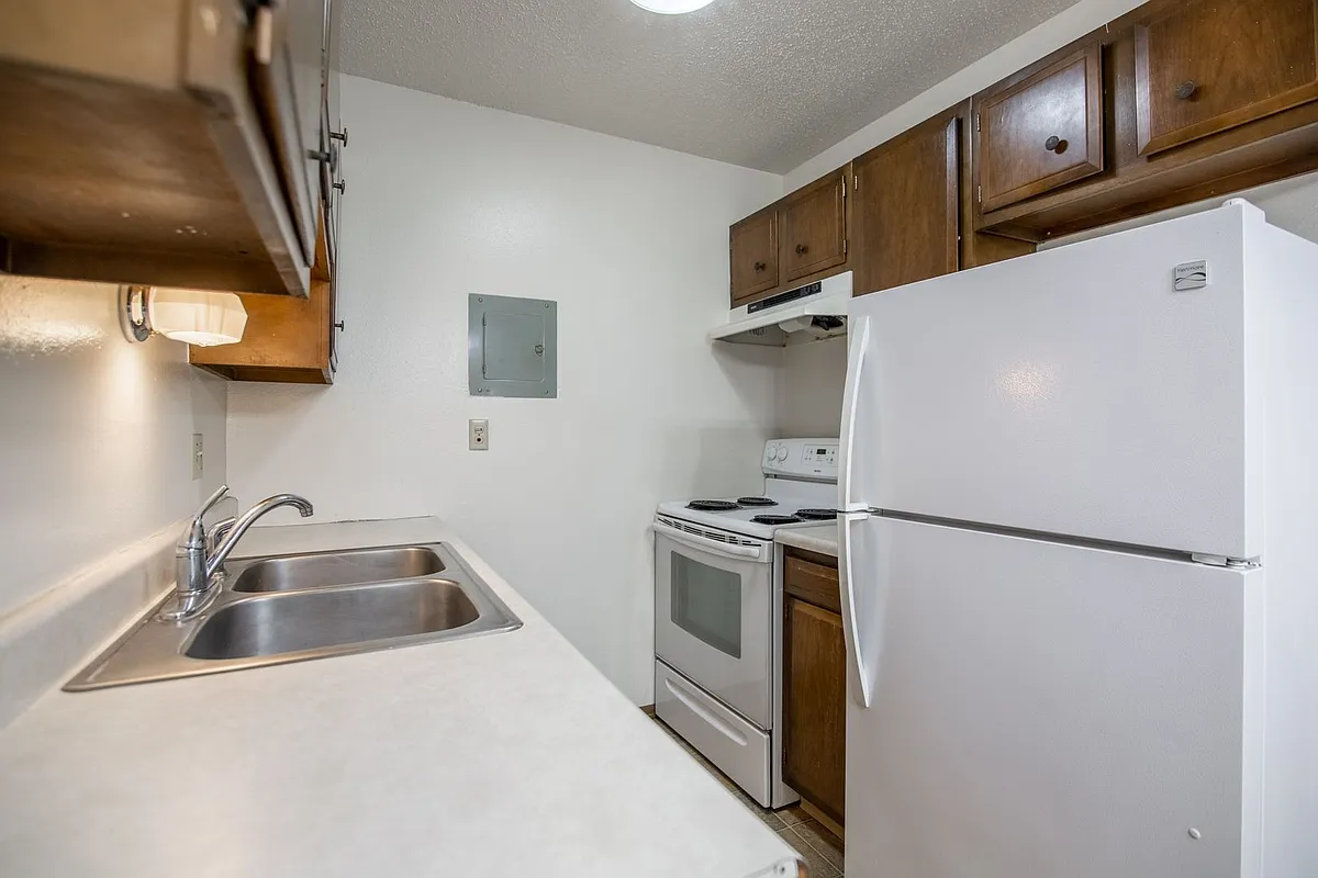 Building Photo - Devils Lake 1112