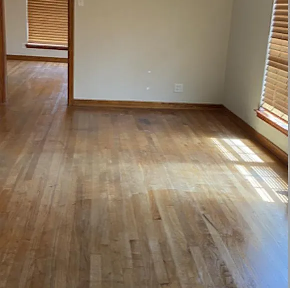 211 W Collins St — Photo 15