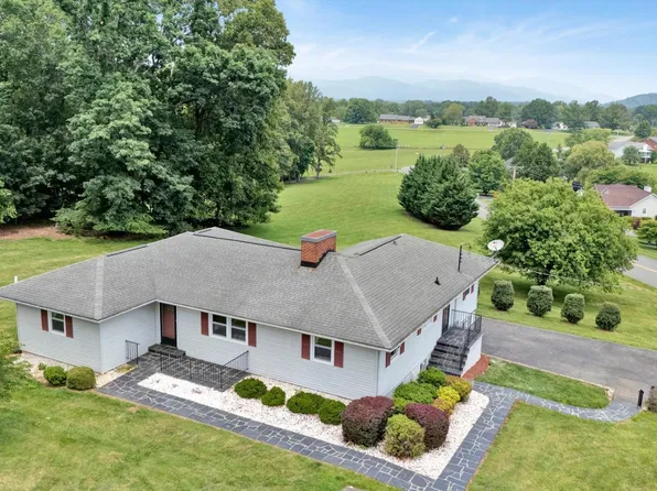 1313 Boone Dr, Bedford, VA 24523