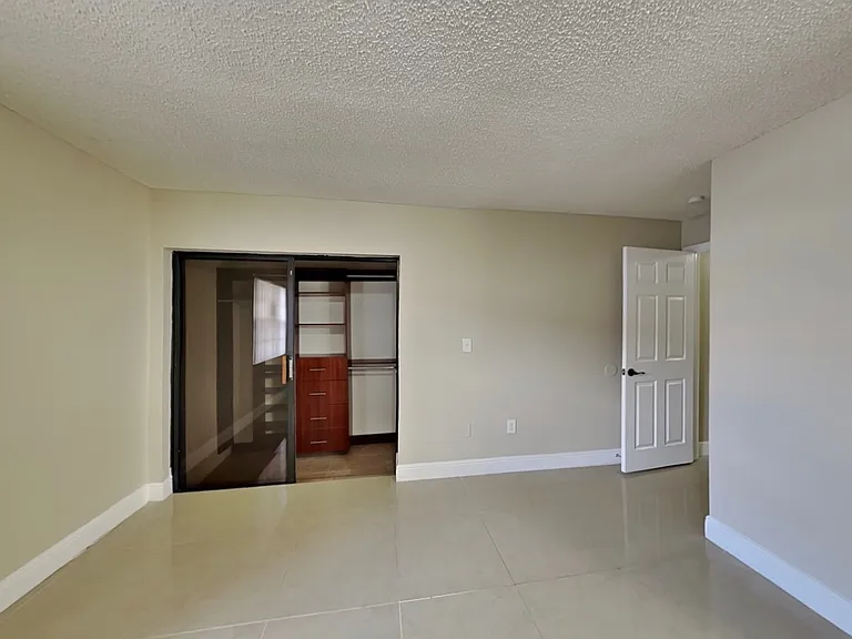 1081 NW 128th Ave — Photo 9