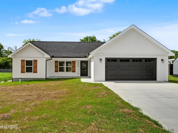 2203 Pinewood Dr, Maryville, TN 37803