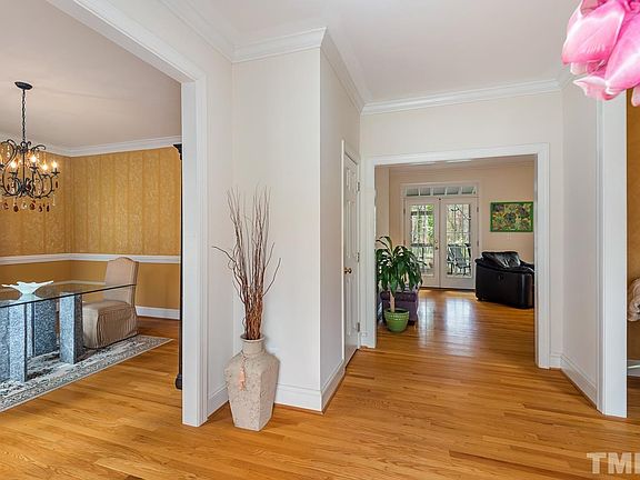 3rd image of 318 Sunset Creek Cir