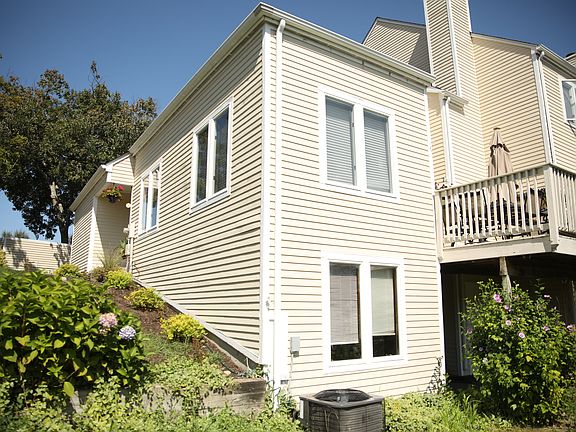 3rd image of 129 Fairways Ct #U129