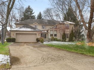 31002 Arlington Cir, Bay Village, OH