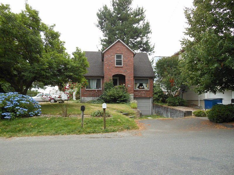 2nd image of 3021 NE 130th St