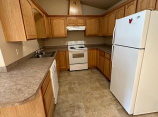 4040 McKenzie Dr SE #10, Mandan, ND 58554