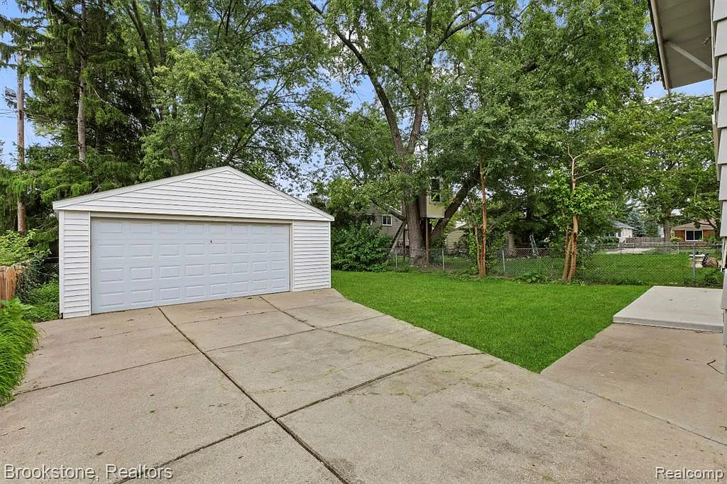 2 bed, 1.0 bath, 1312 sqft, $2,300 — Photo 4