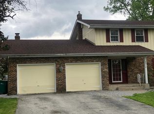 8214 Oakwood Ave, Munster, IN 46321