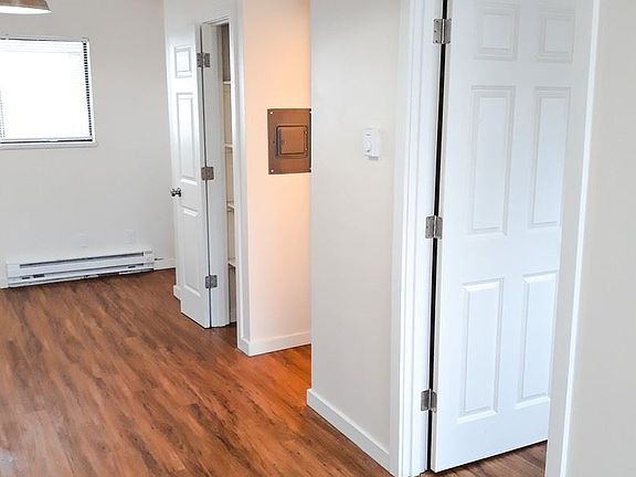 5th image of 4128 12th Ave NE APT 204