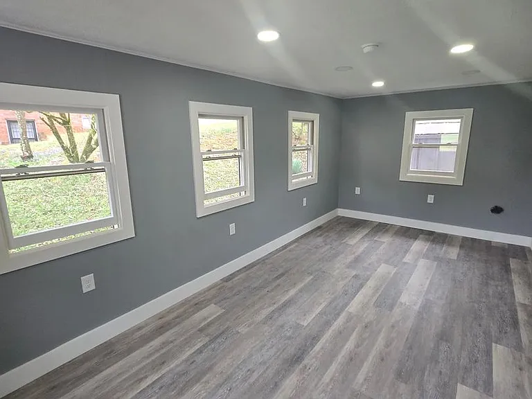 340 Unaka Dr — Photo 17