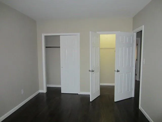 3 bed, 1.5 bath, 1000 sqft, $37,100 — Photo 2