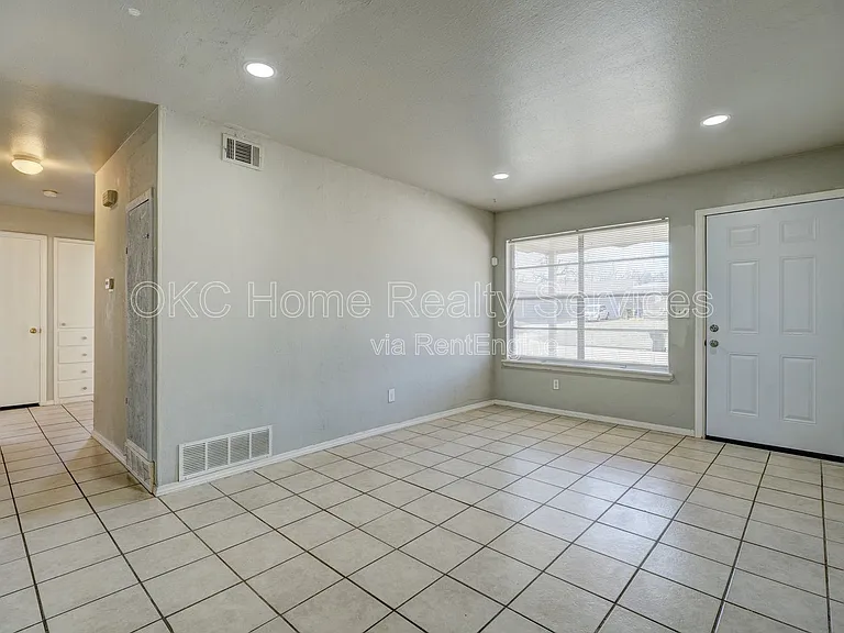 1616 McGregor Dr — Photo 4