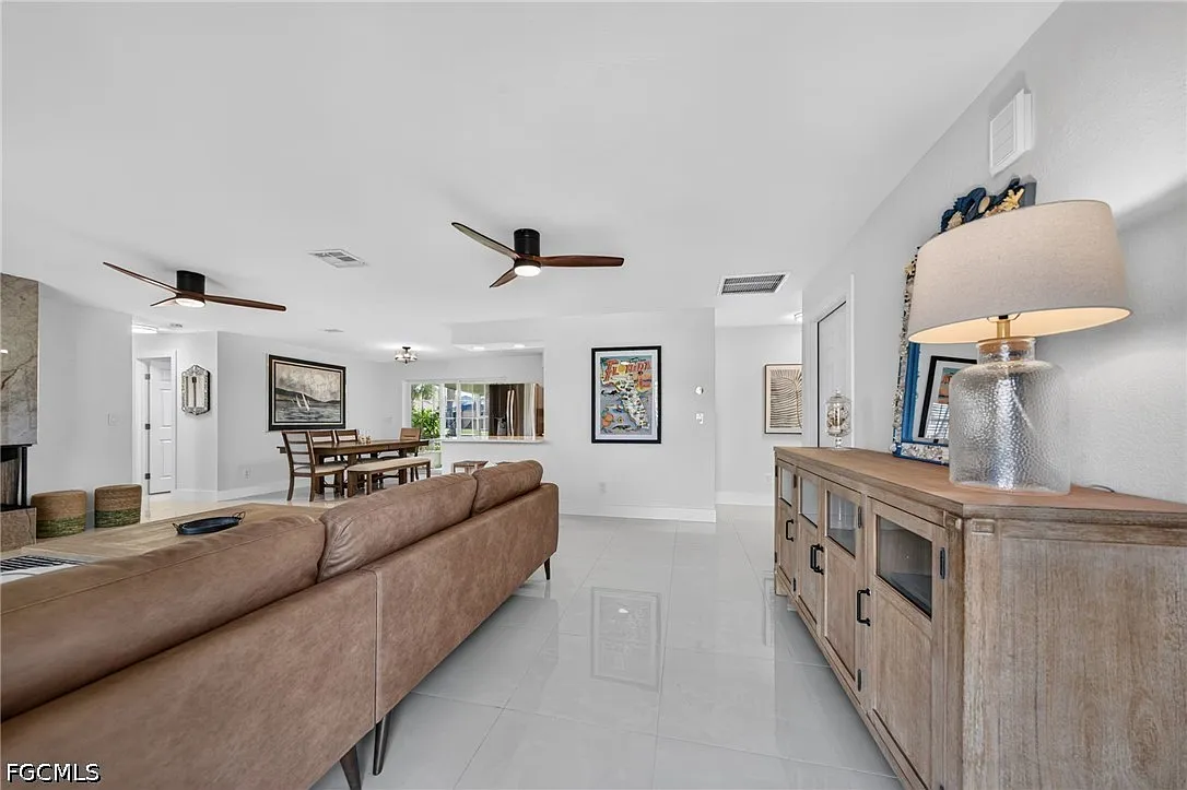 3 bed, 2.0 bath, 1595 sqft, $4,300 — Photo 3