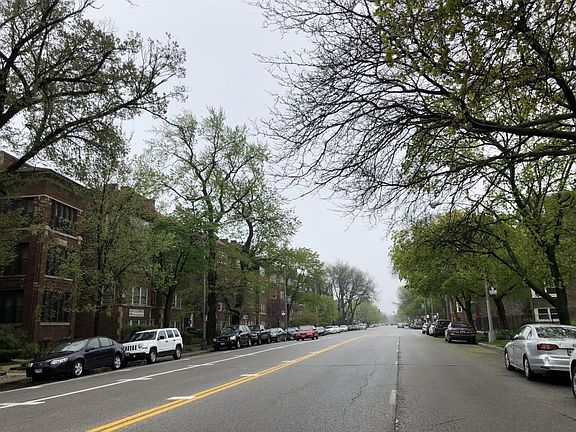 5th image of 7738 N Sheridan Rd APT 1L