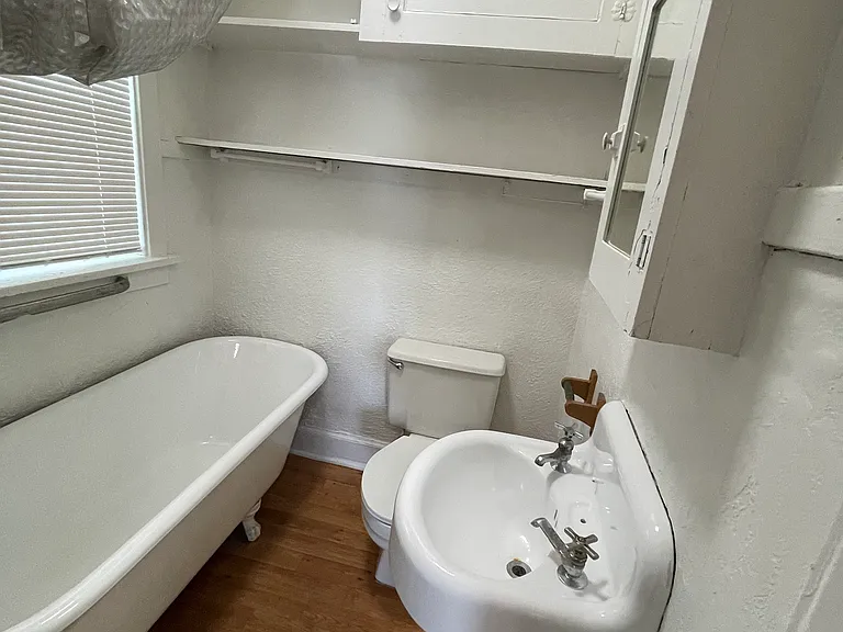 228 #11 bath_09272022