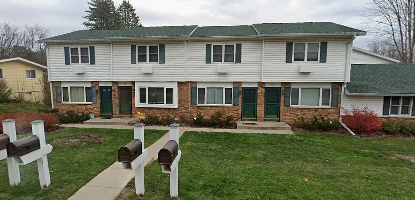 2 bed, 1.5 bath, 900 sqft, $1,250 — Photo 1