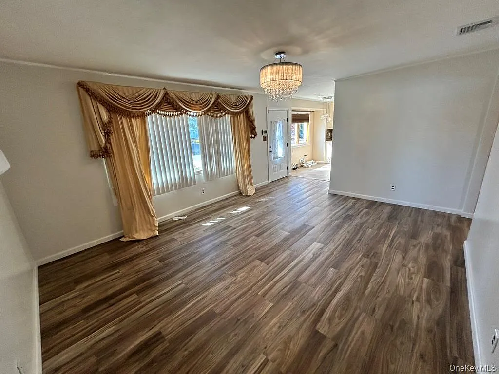 3 bed, 2.0 bath, 1045 sqft, $5,500 — Photo 3