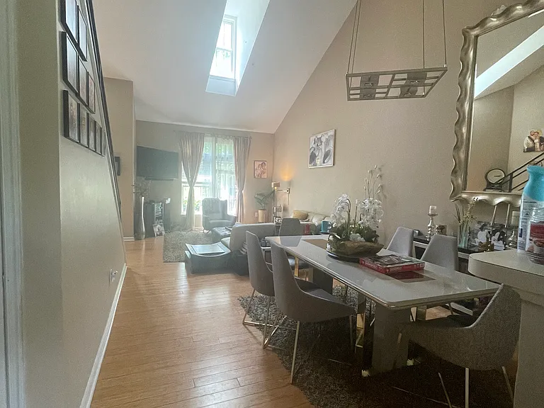7434 Jeans Way — Photo 4