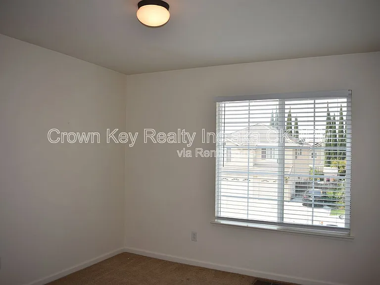 767 Bishop St — Photo 33