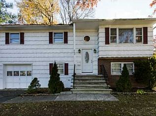 202 E Arthur Pl, Iselin, NJ 08830