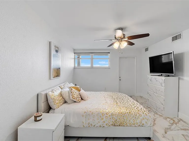 3100 NE 49th St #807 — Photo 10