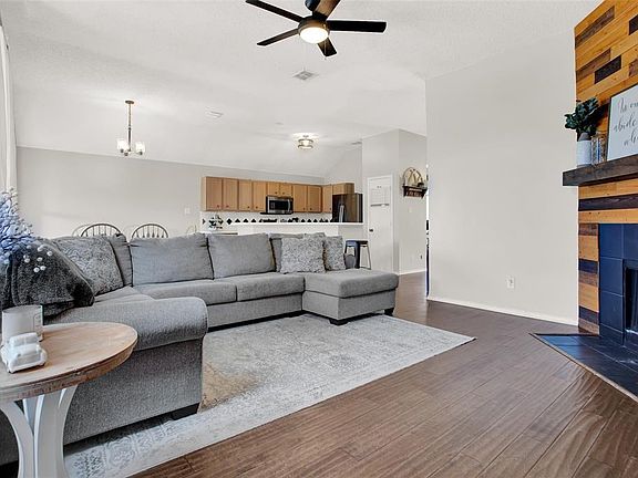 2nd image of 301 Newport Dr