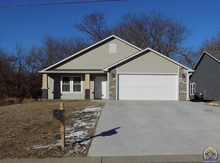 2016 NW 52nd St, Topeka, KS 66618
