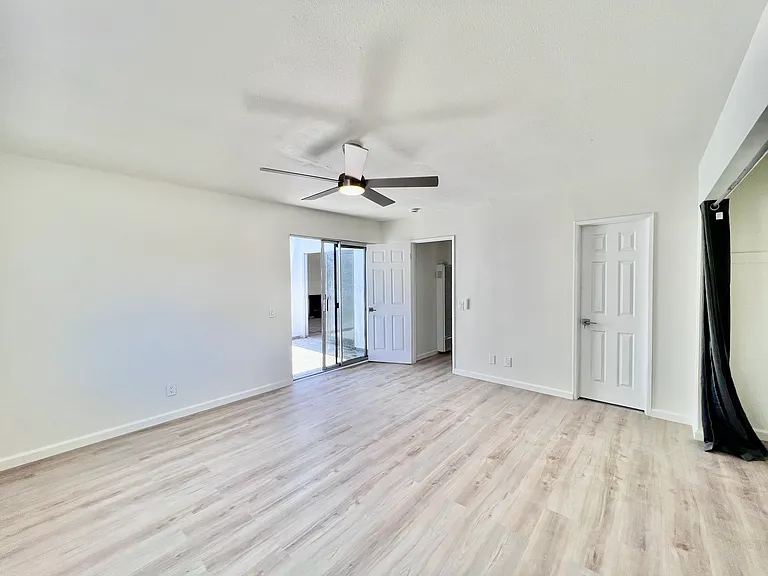 422 N Vine St #D — Photo 3