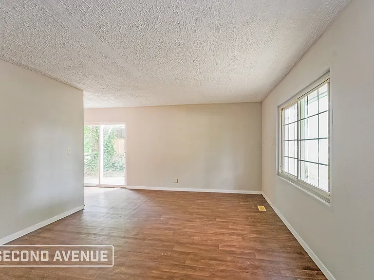 9226 E 36th Pl — Photo 3