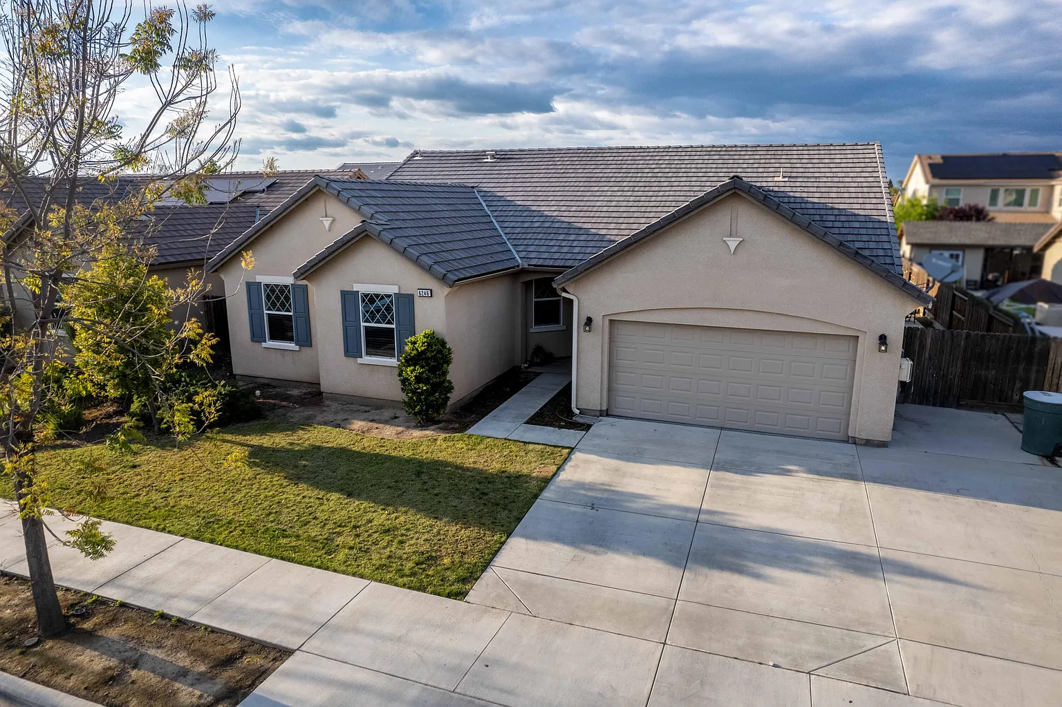 6246 W Harold Avenue photo 1