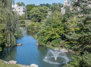 204 Pondside Dr, White Plains, NY 10607