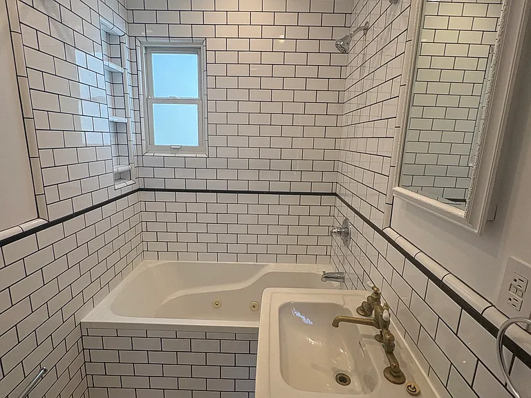 Full Bathroom, Jacuzzi Tub and Brand New Shower Hardware