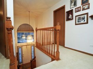 306 Greenview Dr, Crystal Lake, IL 60014